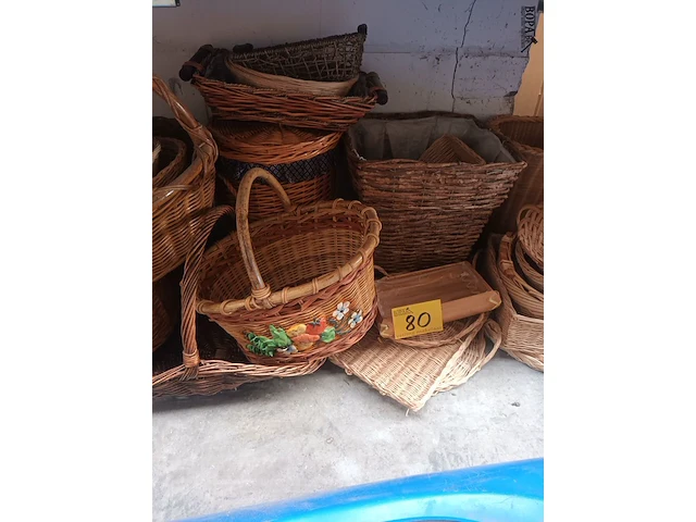 Lot 80 - rieten mandjes. 27 stuks - afbeelding 1 van  4