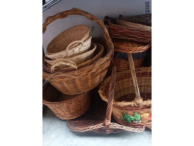 Lot 80 - rieten mandjes. 27 stuks - afbeelding 2 van  4