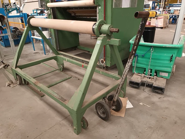 Lot 800 - mobiele rollenhouder - afbeelding 2 van  3