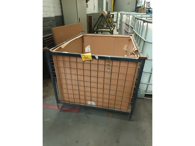 Lot 802 - metalen stapelkooi - afbeelding 1 van  3