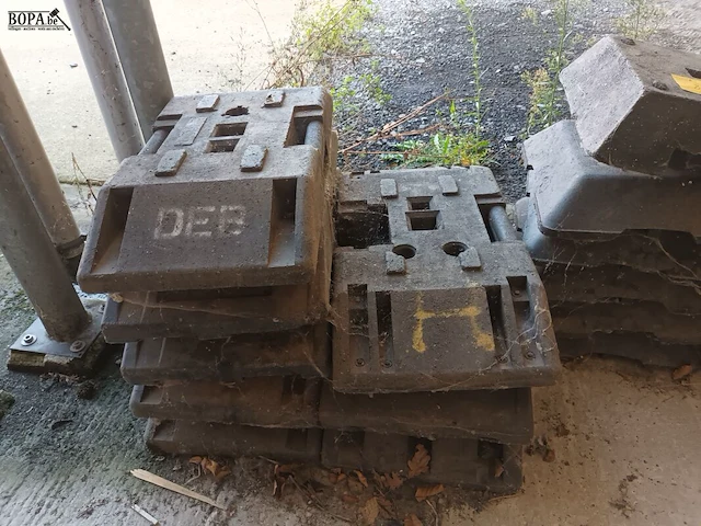 Lot 802 - voeten voor signalisatieborden en werfhekkens. 17 stuks - afbeelding 2 van  3
