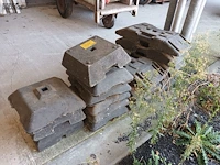 Lot 802 - voeten voor signalisatieborden en werfhekkens. 17 stuks - afbeelding 3 van  3