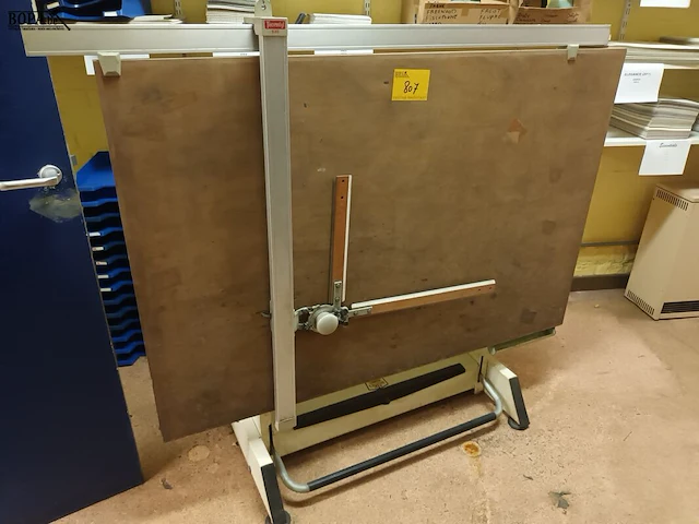 Lot 807 - vintage tekentafel - afbeelding 1 van  4