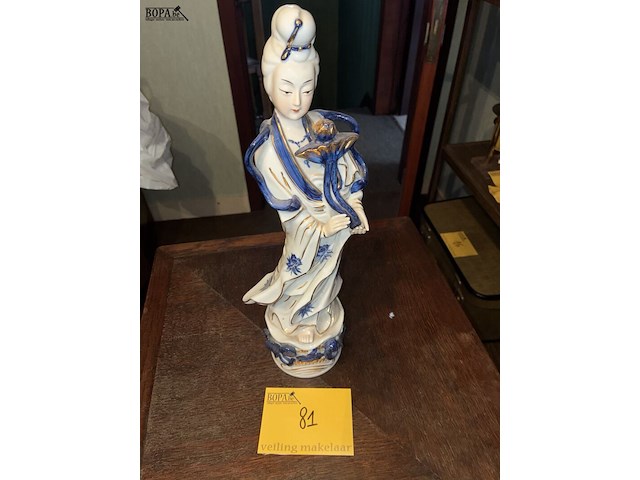 Lot 81 - beeld chinees, dame - afbeelding 1 van  5