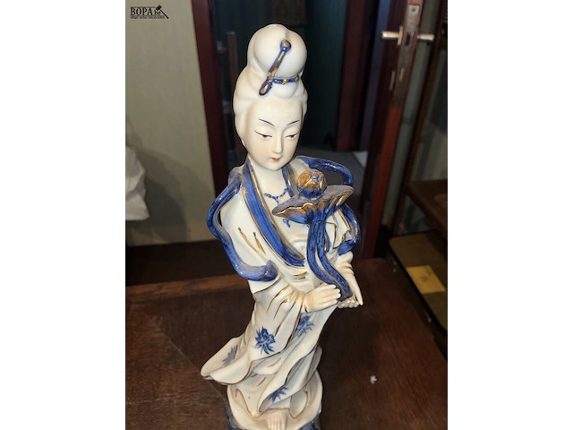 Lot 81 - beeld chinees, dame - afbeelding 2 van  5