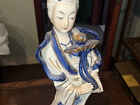Lot 81 - beeld chinees, dame - afbeelding 2 van  5