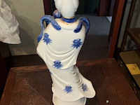 Lot 81 - beeld chinees, dame - afbeelding 4 van  5