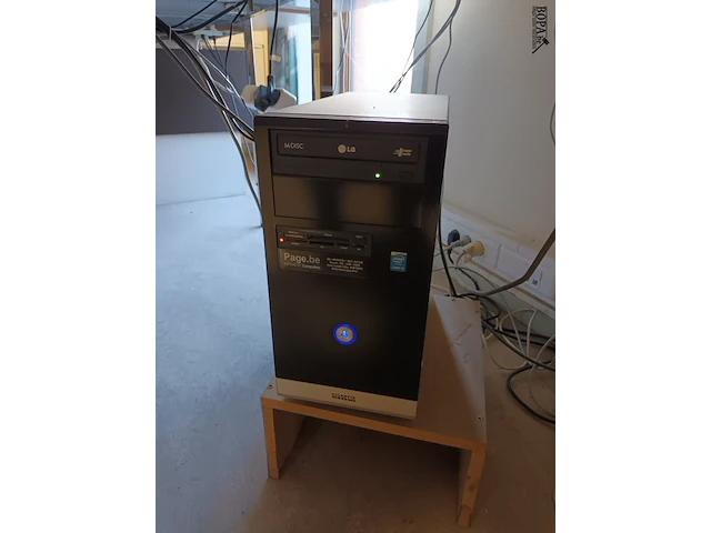 Lot 81 - computerconfiguratie - afbeelding 2 van  5