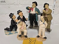 Lot 81 - laurel & hardy beeldjes 5 stuks - afbeelding 1 van  4