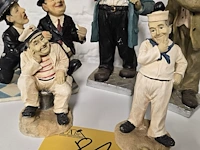 Lot 81 - laurel & hardy beeldjes 5 stuks - afbeelding 4 van  4