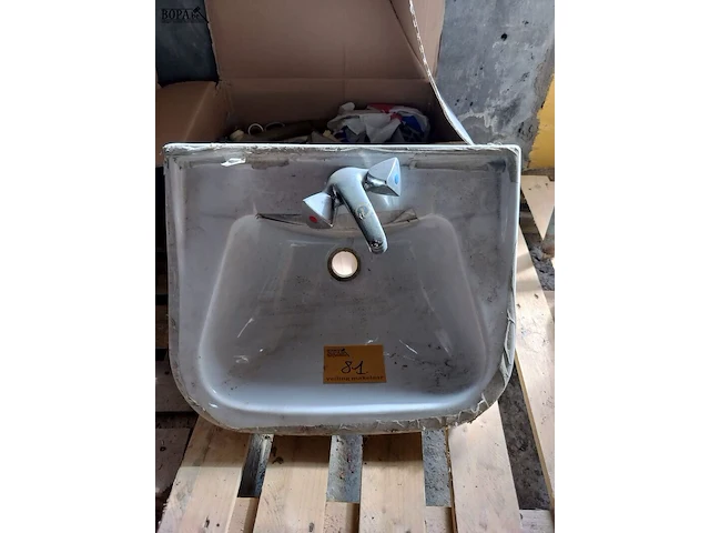 Lot 81 - lavabo gootsteen - afbeelding 1 van  2