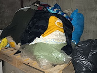 Lot 81 - lot kledij en linnen - afbeelding 1 van  2