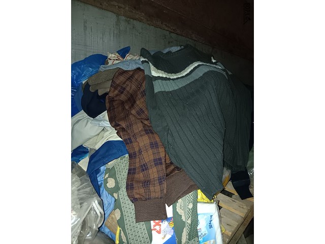 Lot 81 - lot kledij en linnen - afbeelding 2 van  2