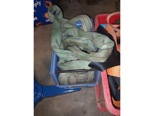 Lot 81 - lot spanriemen - afbeelding 3 van  3