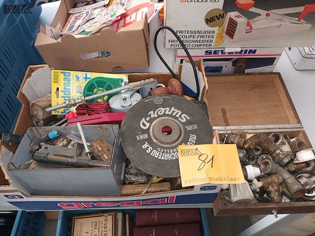 Lot 81 - lot werkmateriaal - afbeelding 1 van  5