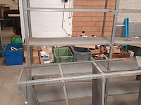 Lot 81 - metalen rekken. 4 stuks - afbeelding 2 van  3