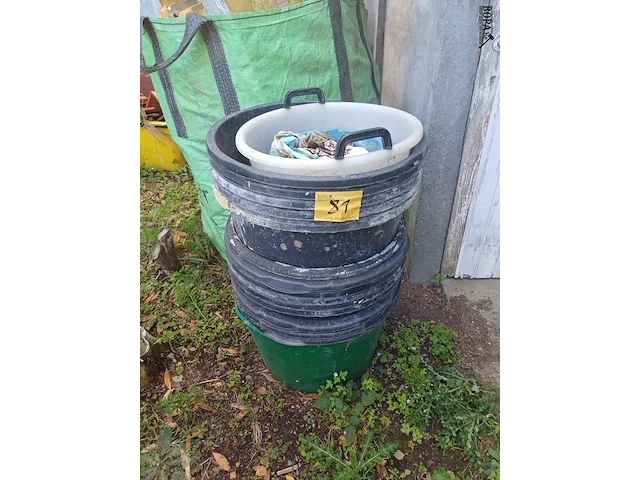 Lot 81 - pvc mortelkuipen - 15 stuks - afbeelding 1 van  2