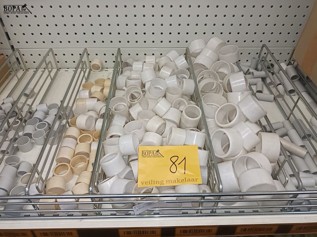 Lot 81 - pvc stukken elektriciteit - afbeelding 2 van  5