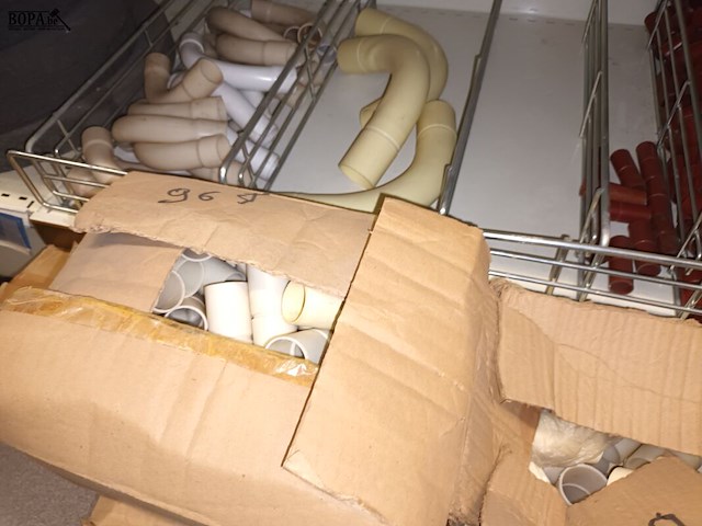 Lot 81 - pvc stukken elektriciteit - afbeelding 5 van  5