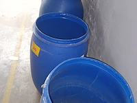 Lot 814 - blauwe pvc ton. 5 stuks - afbeelding 2 van  3