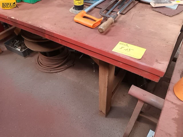 Lot 815 - houten werktafel - afbeelding 1 van  3