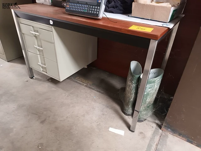 Lot 818 - bureau - afbeelding 1 van  3