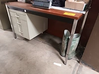 Lot 818 - bureau - afbeelding 1 van  3