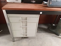 Lot 818 - bureau - afbeelding 2 van  3