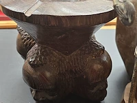 Lot 82 - afrikaanse deco hout en metaal 10 stuks - afbeelding 6 van  7