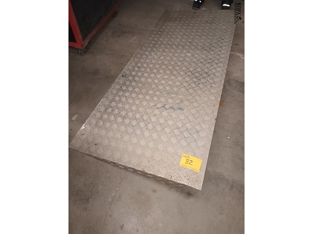 Lot 82 - aluminium oprijplaat - afbeelding 1 van  3