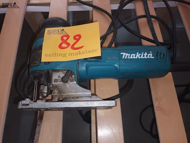 Lot 82 - decoupeerzaag makita - afbeelding 1 van  3