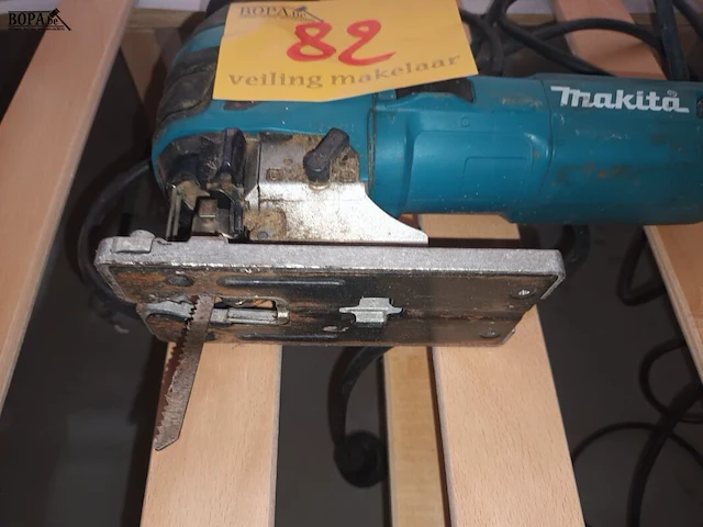 Lot 82 - decoupeerzaag makita - afbeelding 2 van  3