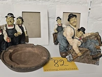 Lot 82 - laurel & hardy beeldjes en kadertjes - afbeelding 1 van  4