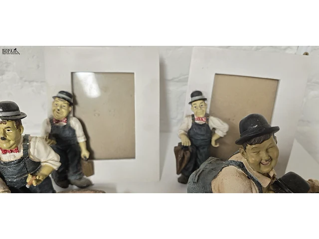 Lot 82 - laurel & hardy beeldjes en kadertjes - afbeelding 2 van  4