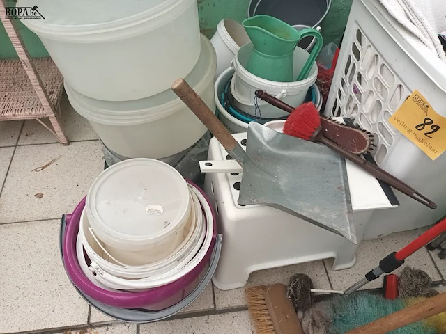 Lot 82 - lot schoonmaak materiaal. 35 stuks - afbeelding 4 van  6