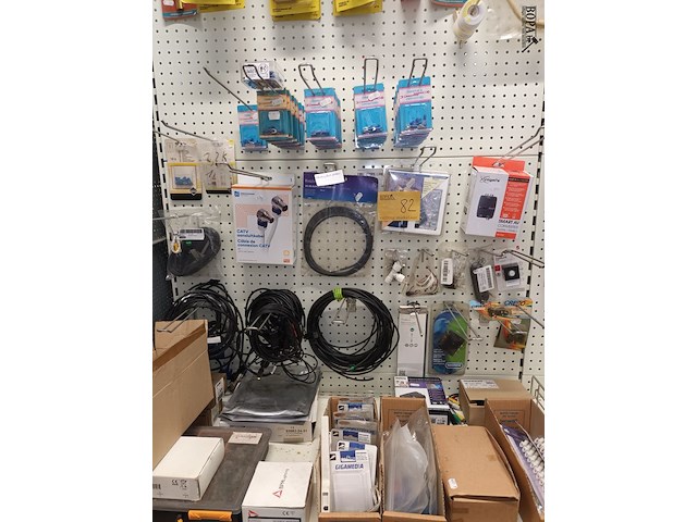 Lot 82 - materiaal voor elektrische installaties - afbeelding 1 van  6