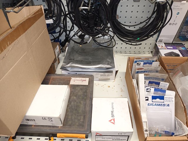 Lot 82 - materiaal voor elektrische installaties - afbeelding 4 van  6