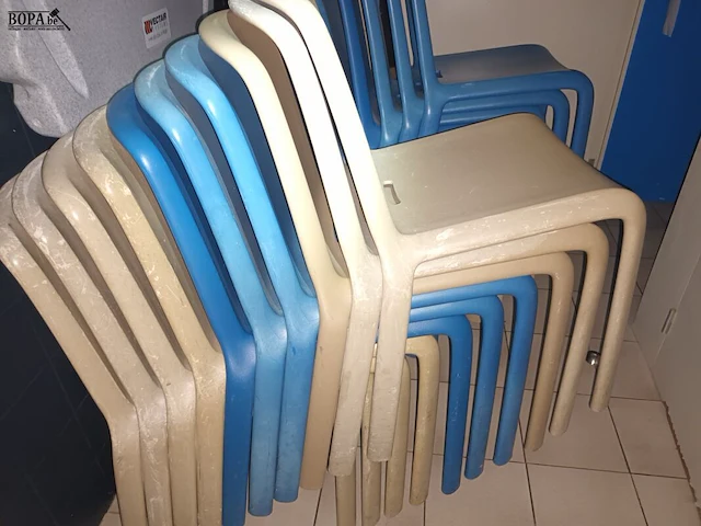 Lot 82 - pedrali stoelen. 29 stuks - afbeelding 2 van  3
