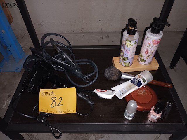 Lot 82 - persoonlijke verzorging - afbeelding 1 van  3