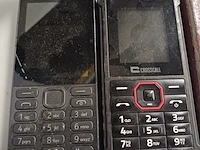Lot 82 - philips scherm. gsm. 3 stuks. smartphone (h) - afbeelding 2 van  4