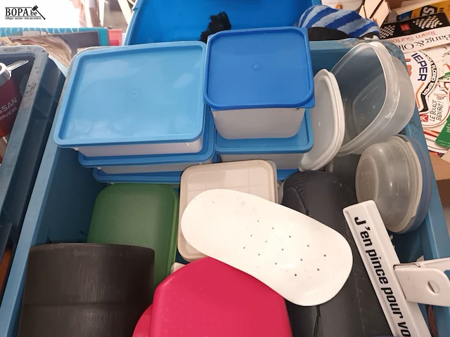 Lot 82 - plastieken huisraad - afbeelding 3 van  3