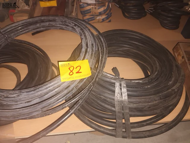 Lot 82 - rubberen slangen - afbeelding 3 van  3