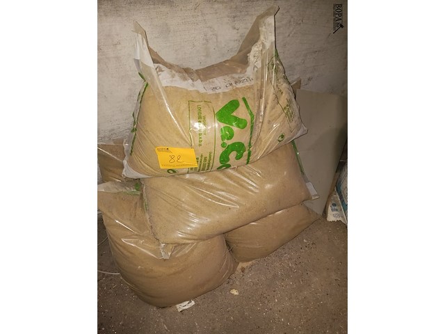 Lot 82 - zakken zand. 6 stuks - afbeelding 1 van  1