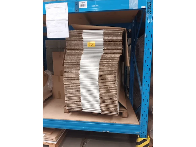 Lot 823 - pallet plooikarton. 2 stuks - afbeelding 1 van  3