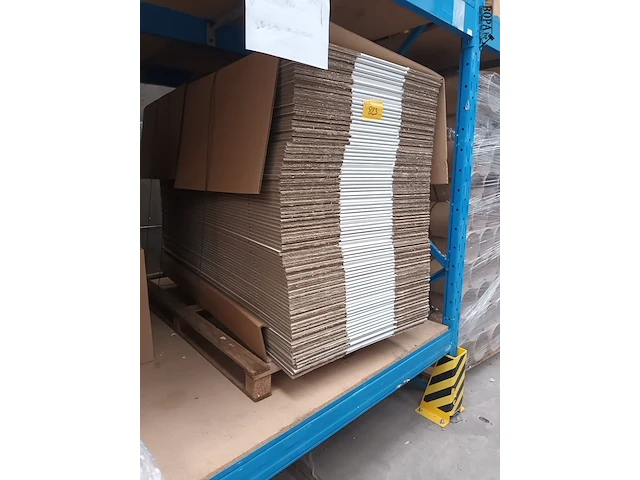 Lot 823 - pallet plooikarton. 2 stuks - afbeelding 2 van  3