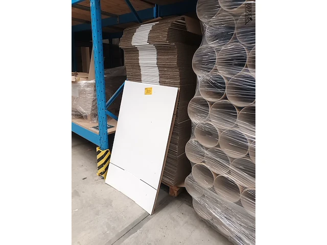 Lot 823 - pallet plooikarton. 2 stuks - afbeelding 3 van  3