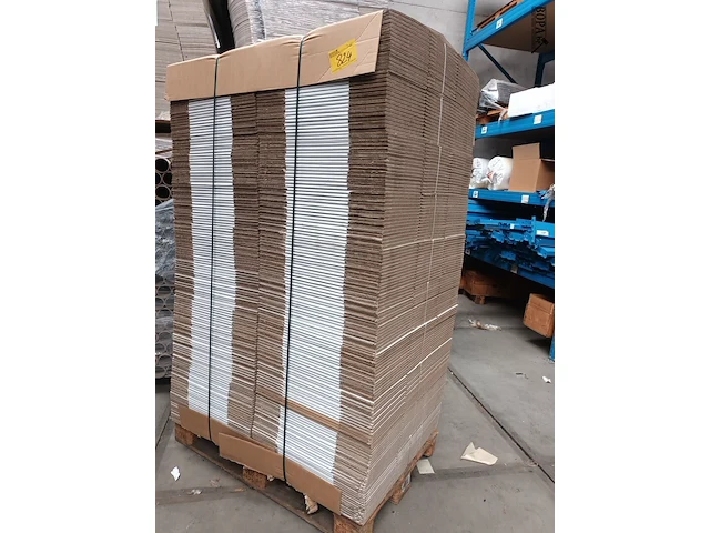 Lot 824 - pallet plooikarton. 3 stuks - afbeelding 1 van  4