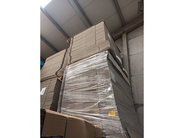 Lot 825 - pallet plooikarton. 6 stuks - afbeelding 1 van  3