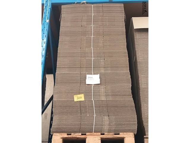Lot 829 - pallet plooikarton - afbeelding 1 van  2
