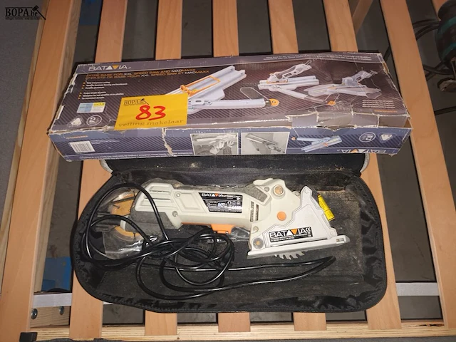 Lot 83 - invalcirkelzaag batavia - afbeelding 1 van  4